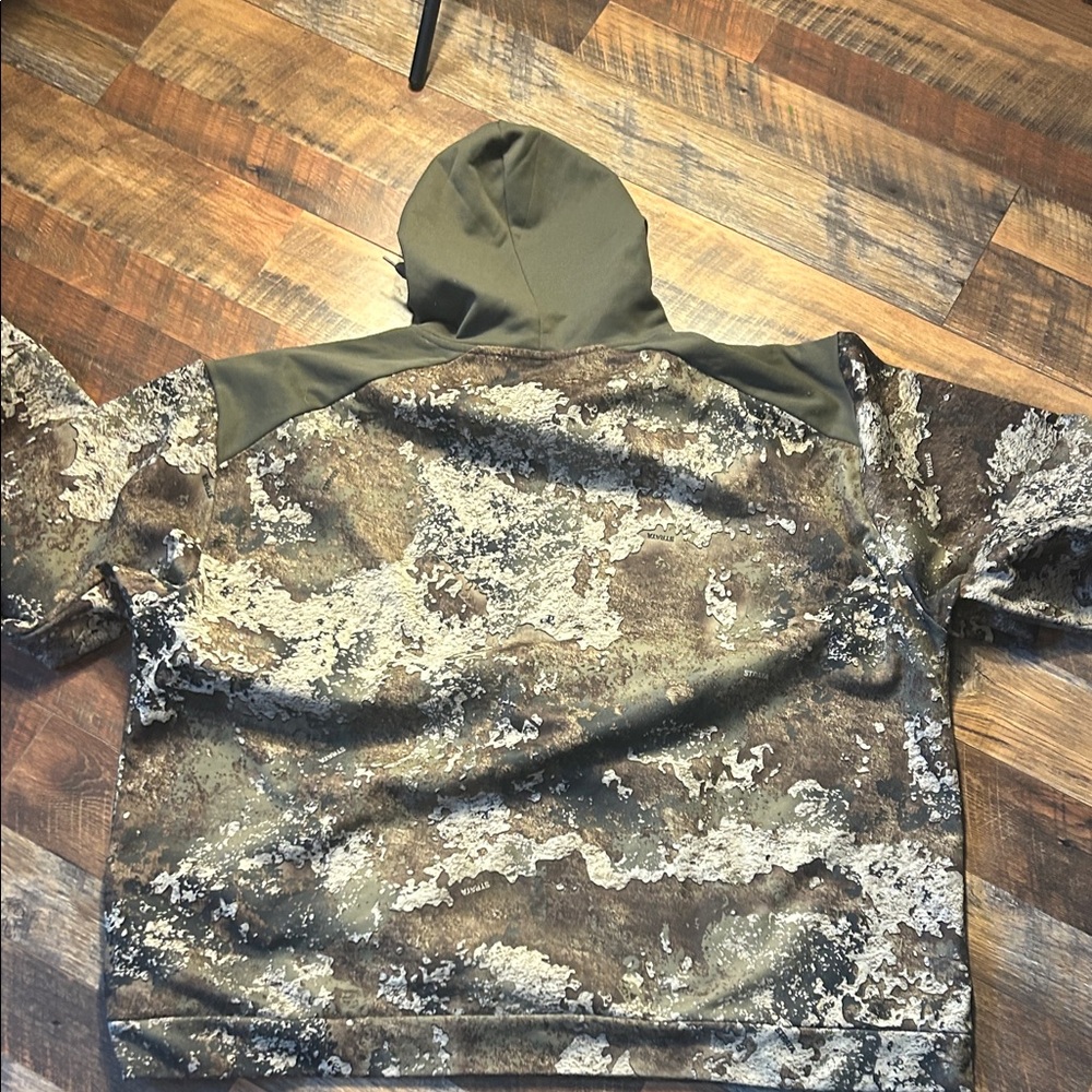 RedHead Camouflage Hoodie with Deer Graphic in box 12 - Picture 4 of 5